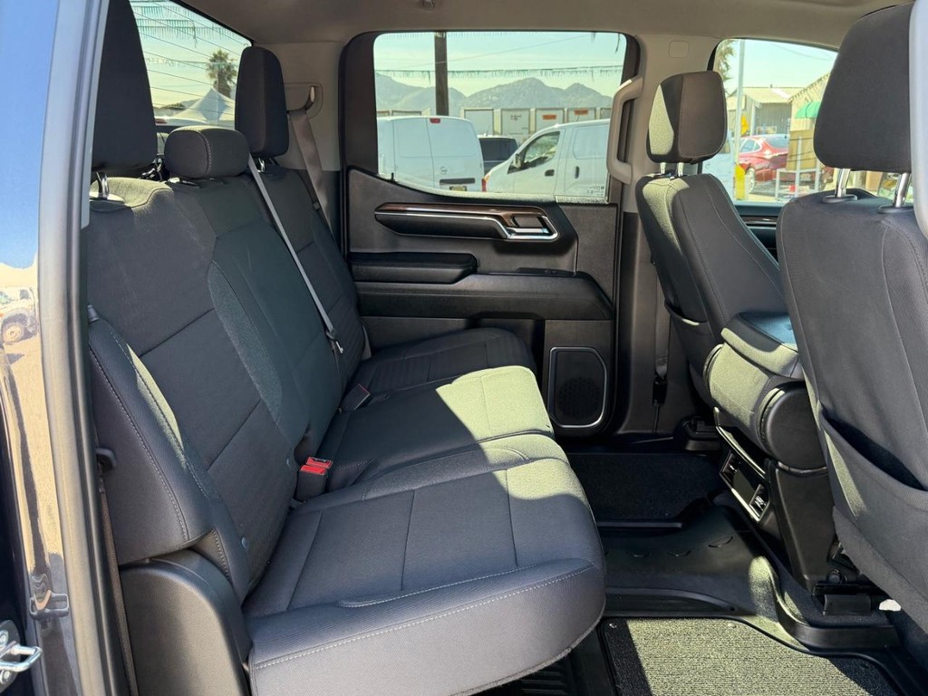 Chevrolet Silverado 1500 Vehicle Full-screen Gallery Image 40