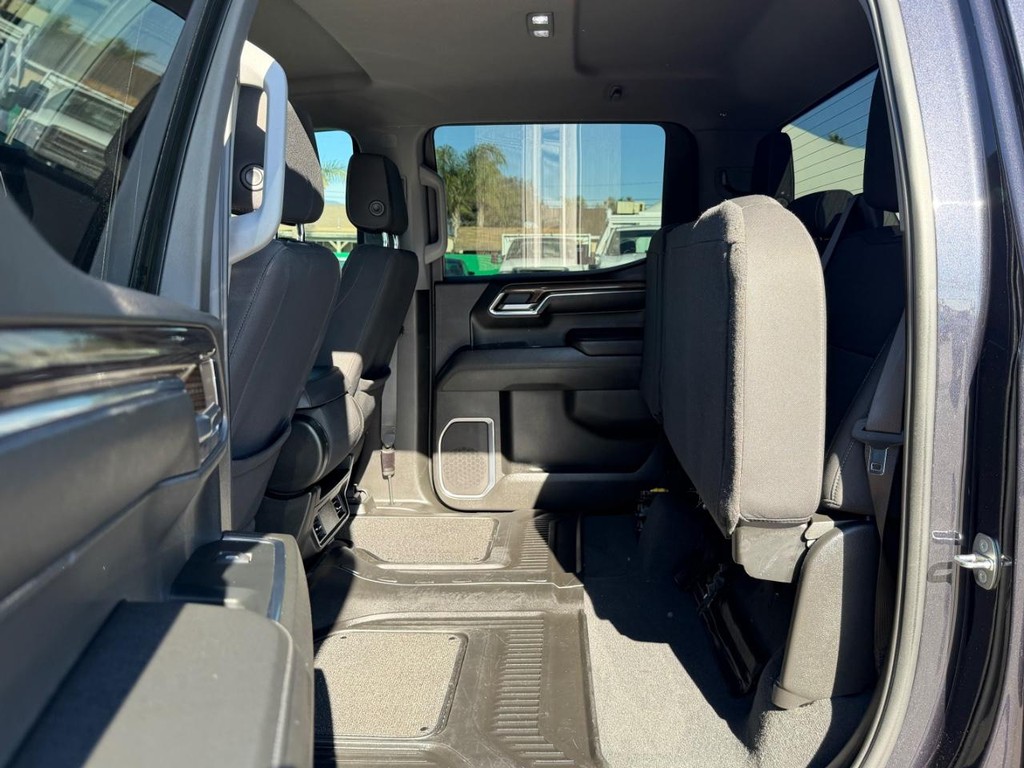 Chevrolet Silverado 1500 Vehicle Full-screen Gallery Image 43