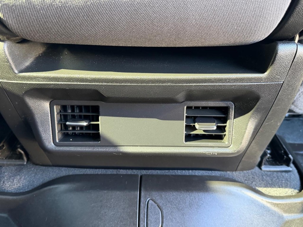 Chevrolet Silverado 1500 Vehicle Full-screen Gallery Image 44