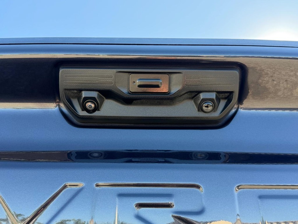 Chevrolet Silverado 1500 Vehicle Full-screen Gallery Image 46