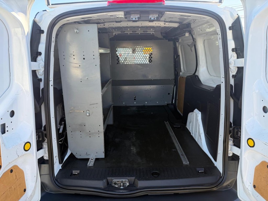 Ford Transit Connect Vehicle Full-screen Gallery Image 16