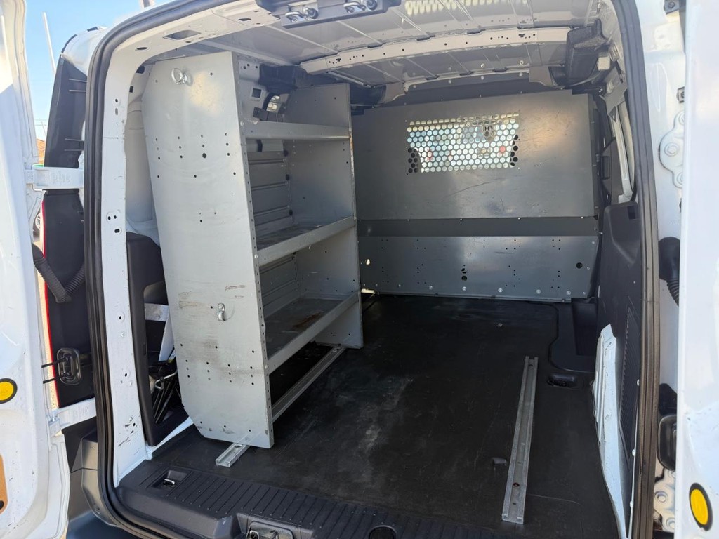 Ford Transit Connect Vehicle Full-screen Gallery Image 17