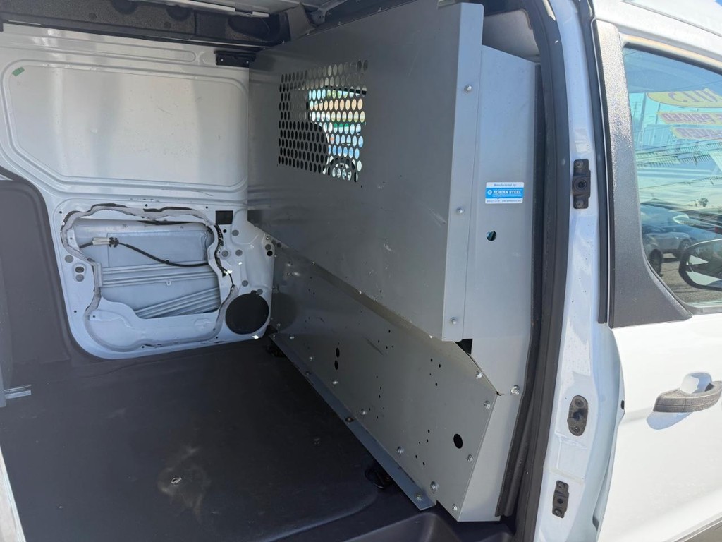 Ford Transit Connect Vehicle Full-screen Gallery Image 20