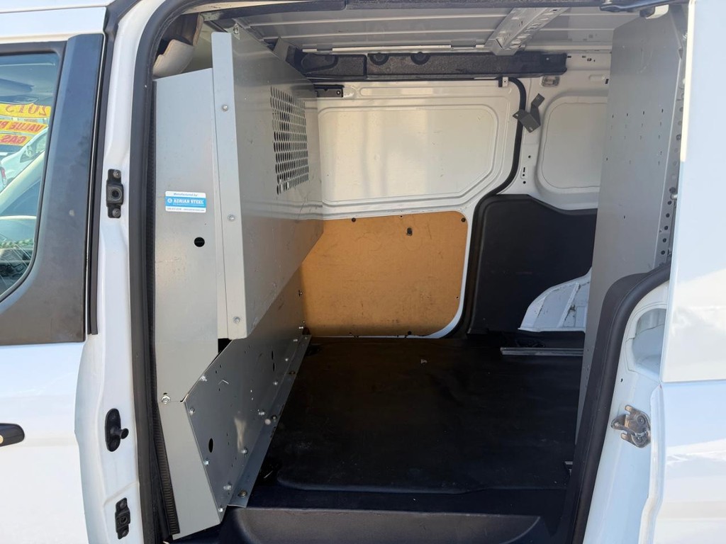 Ford Transit Connect Vehicle Full-screen Gallery Image 22