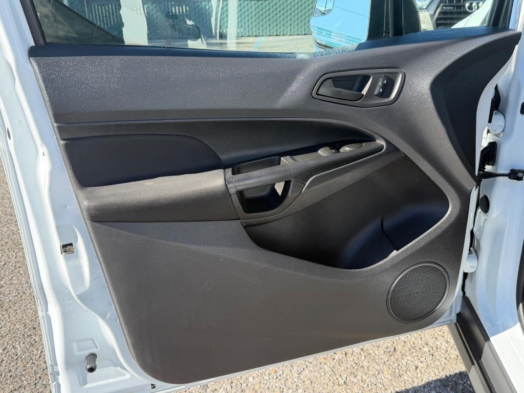 Ford Transit Connect Vehicle Full-screen Gallery Image 26