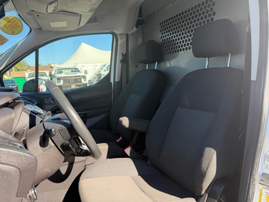 Ford Transit Connect Vehicle Full-screen Gallery Image 29