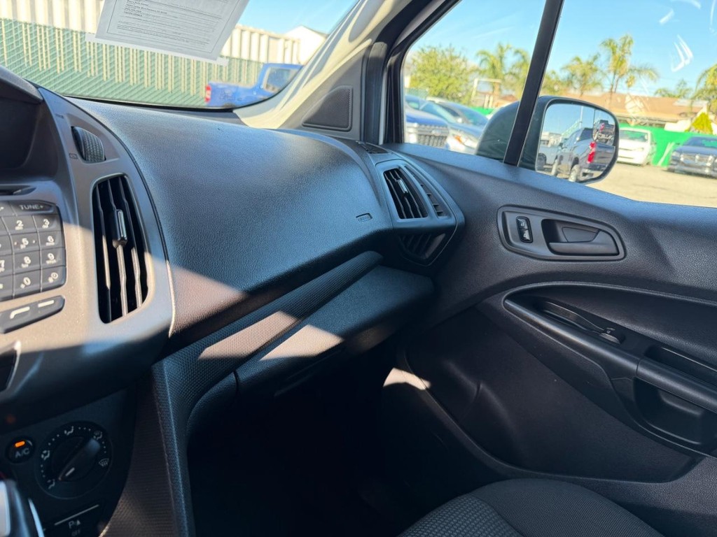 Ford Transit Connect Vehicle Full-screen Gallery Image 36