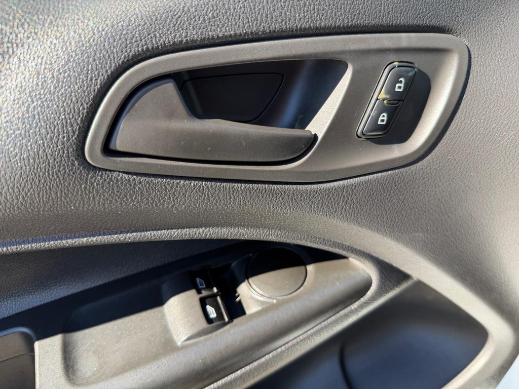 Ford Transit Connect Vehicle Full-screen Gallery Image 40