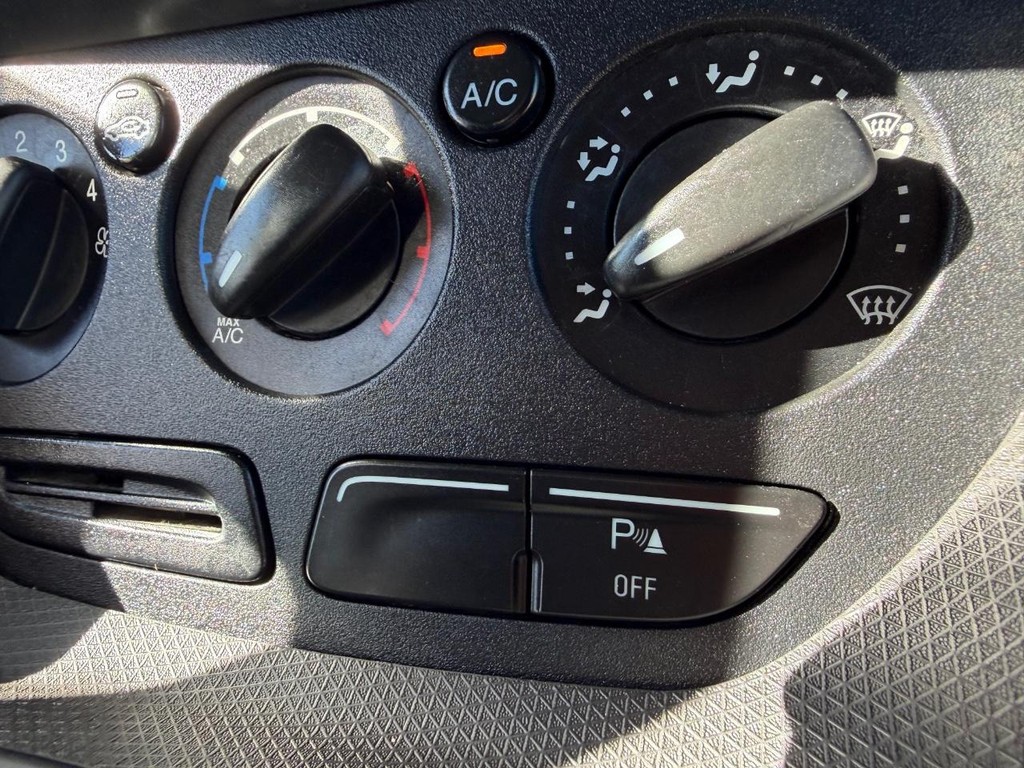 Ford Transit Connect Vehicle Full-screen Gallery Image 42