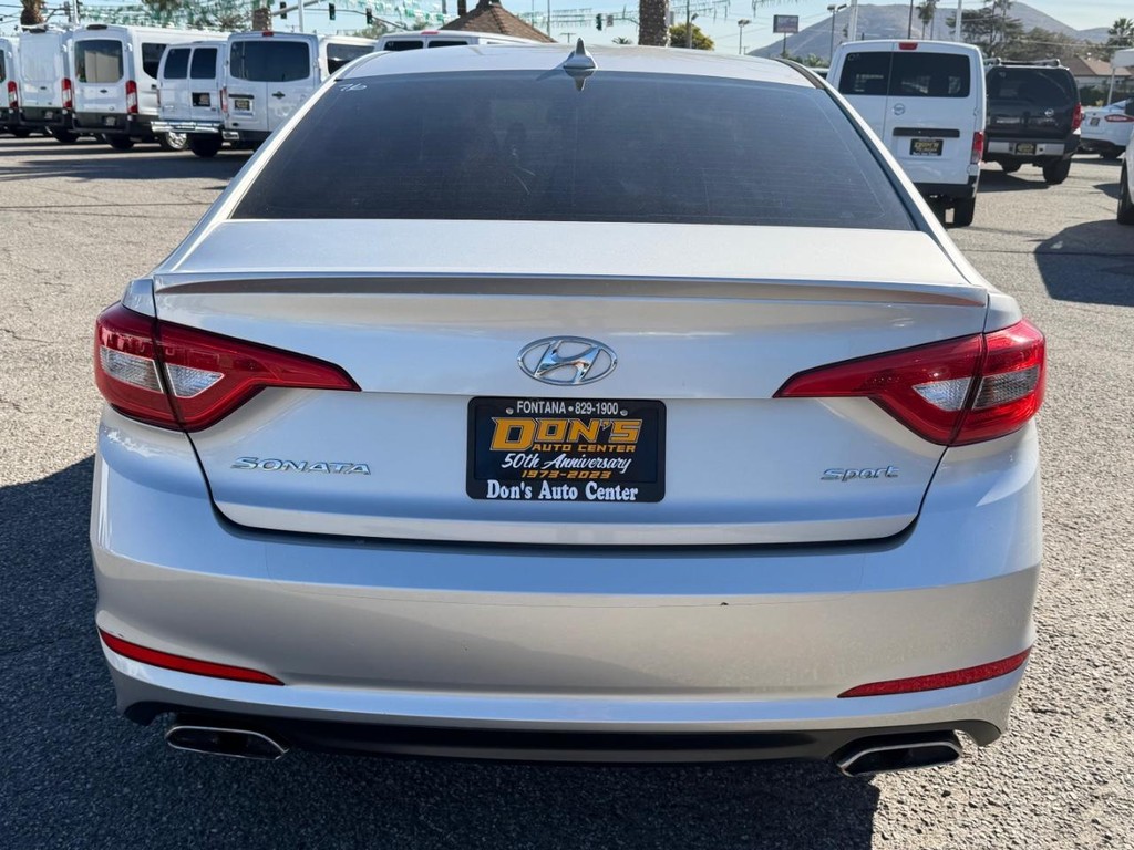 Hyundai Sonata Vehicle Full-screen Gallery Image 08