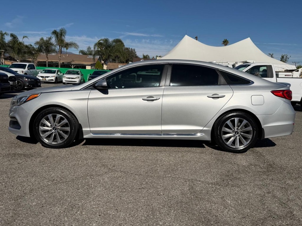 Hyundai Sonata Vehicle Full-screen Gallery Image 11