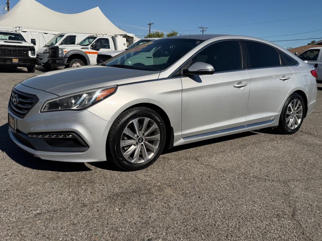 Hyundai Sonata Vehicle Full-screen Gallery Image 12