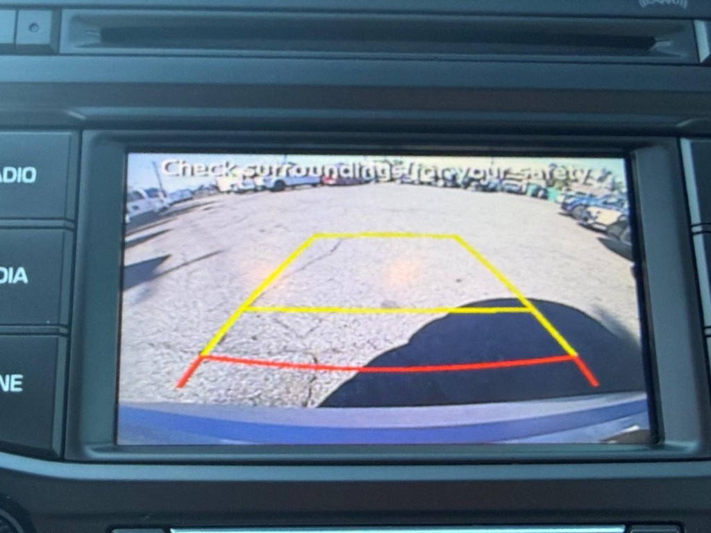 Hyundai Sonata Vehicle Full-screen Gallery Image 40