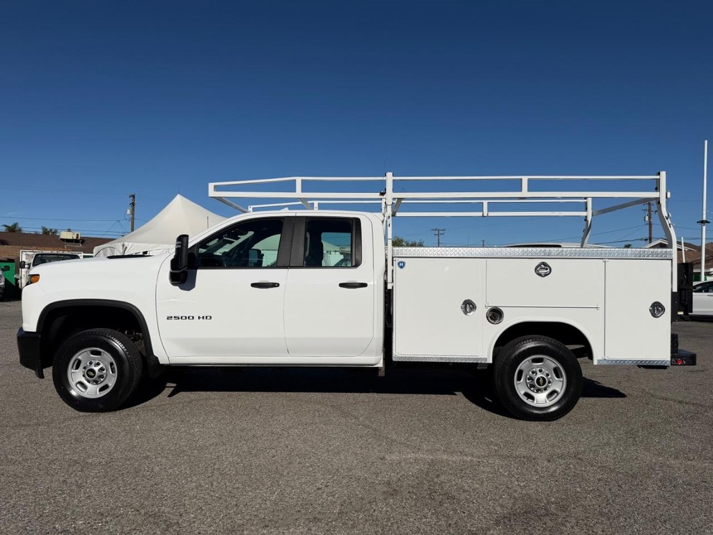 Chevrolet Silverado 2500HD Vehicle Full-screen Gallery Image 11