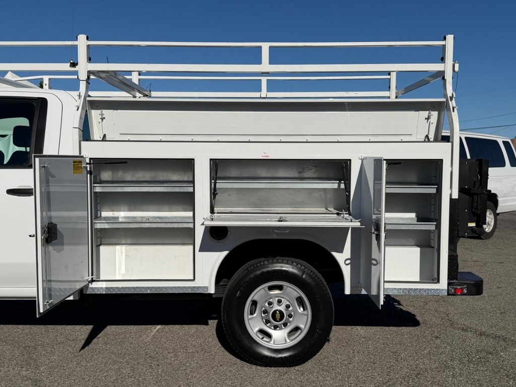 Chevrolet Silverado 2500HD Vehicle Full-screen Gallery Image 20