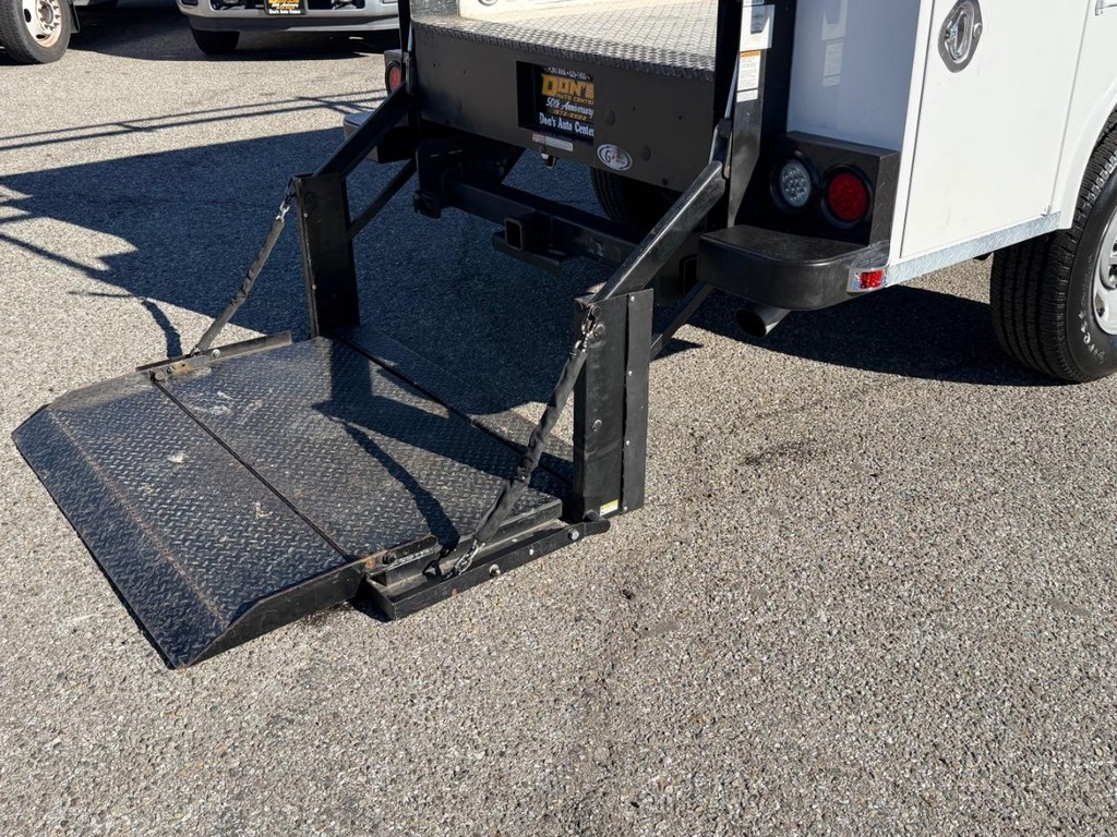 Chevrolet Silverado 2500HD Vehicle Full-screen Gallery Image 24