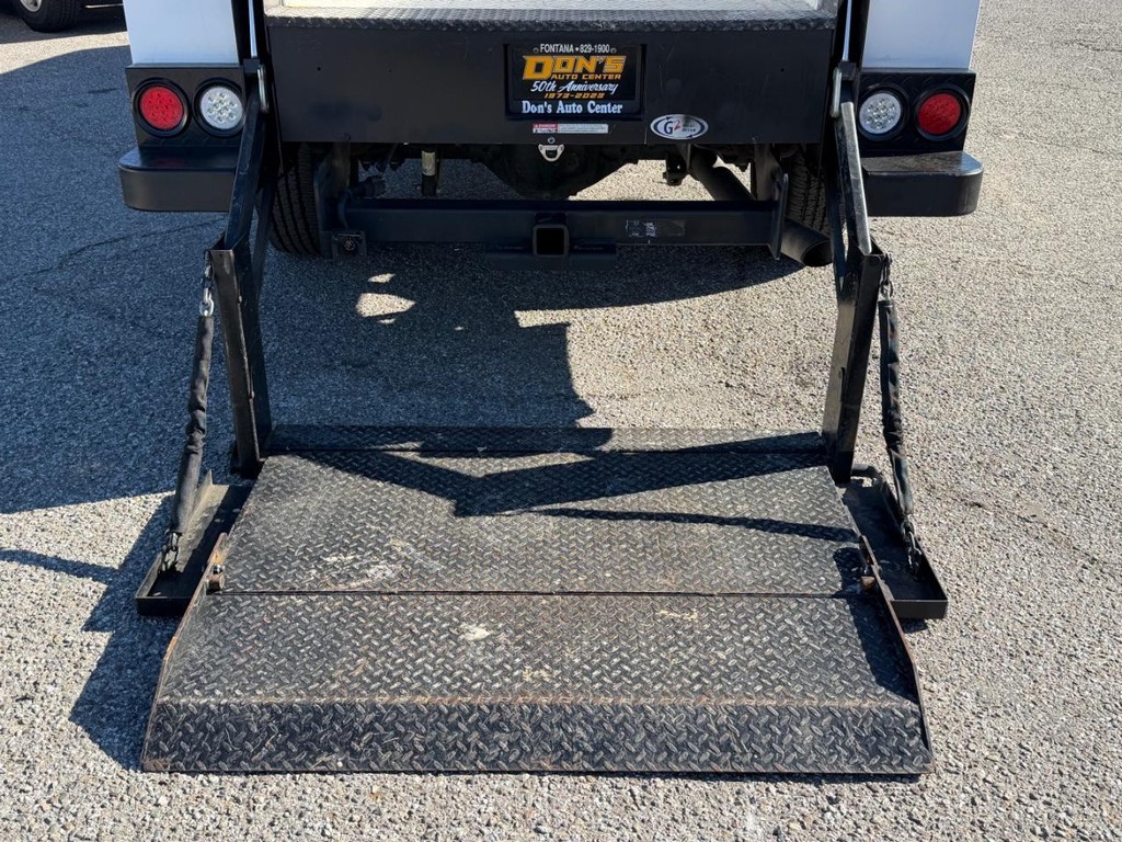 Chevrolet Silverado 2500HD Vehicle Full-screen Gallery Image 25