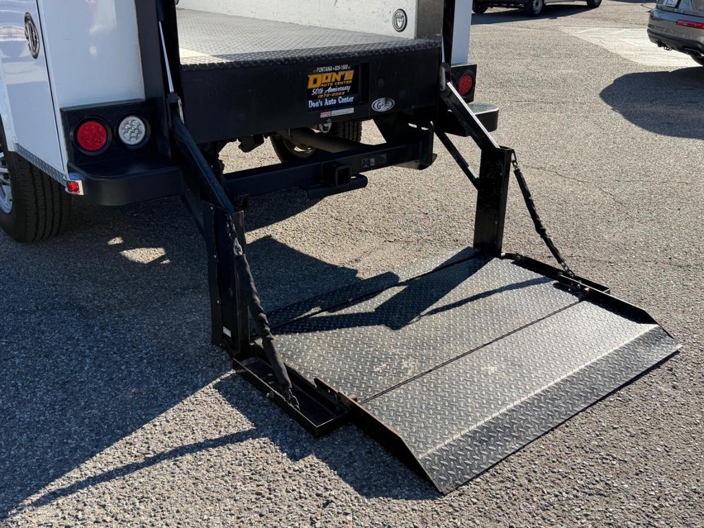 Chevrolet Silverado 2500HD Vehicle Full-screen Gallery Image 26