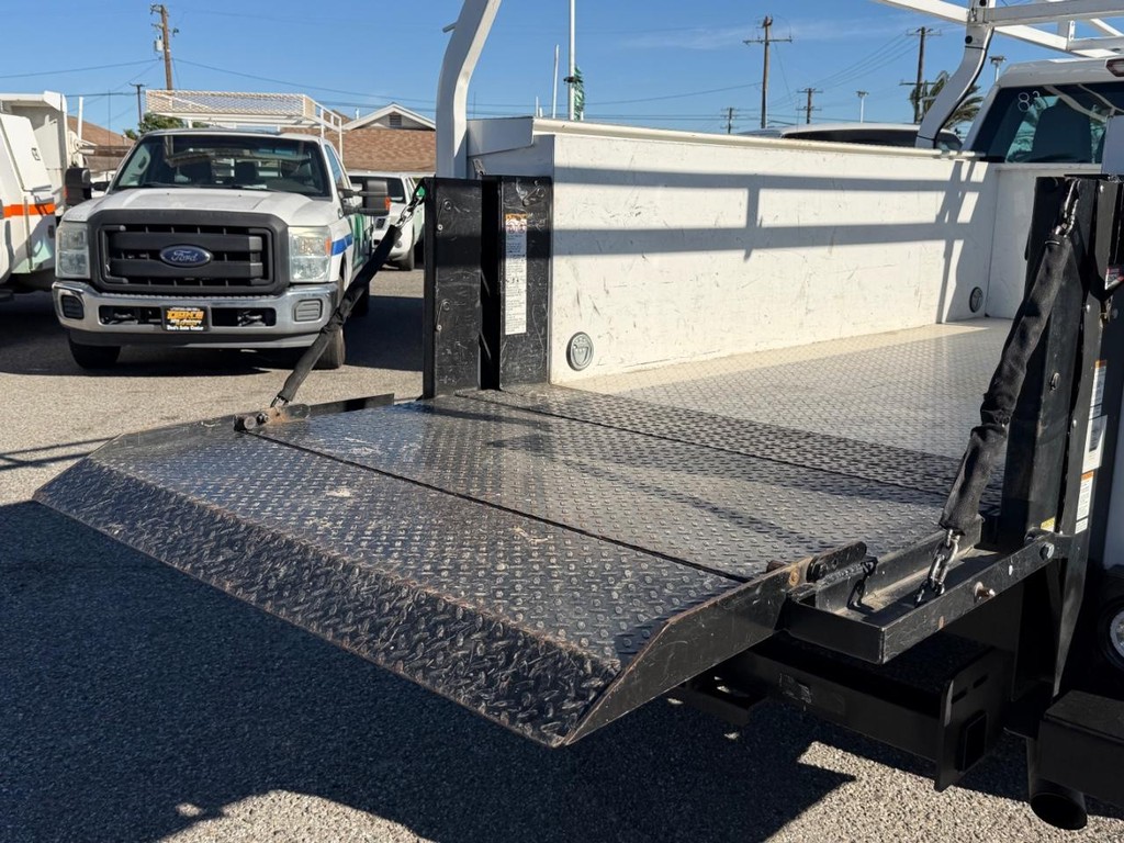 Chevrolet Silverado 2500HD Vehicle Full-screen Gallery Image 27