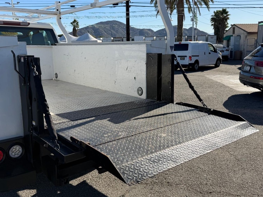 Chevrolet Silverado 2500HD Vehicle Full-screen Gallery Image 29