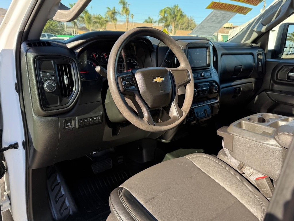 Chevrolet Silverado 2500HD Vehicle Full-screen Gallery Image 33
