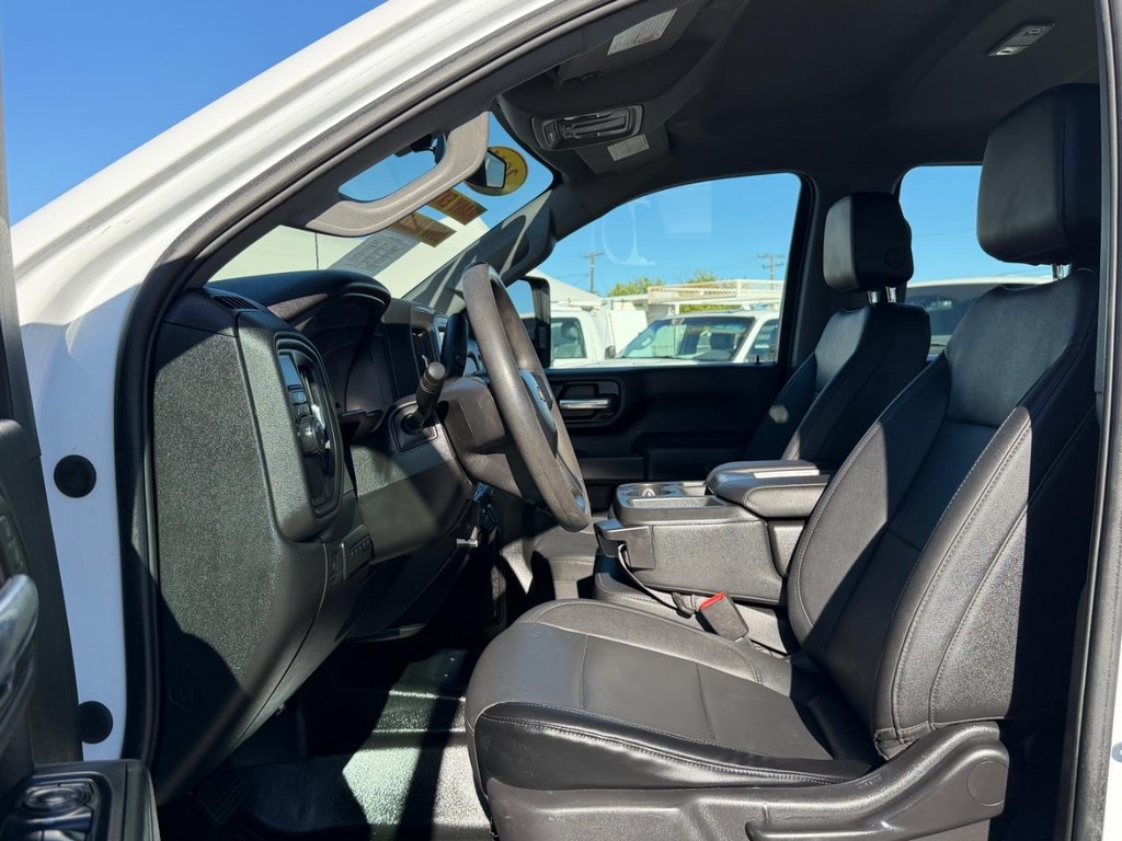 Chevrolet Silverado 2500HD Vehicle Full-screen Gallery Image 34