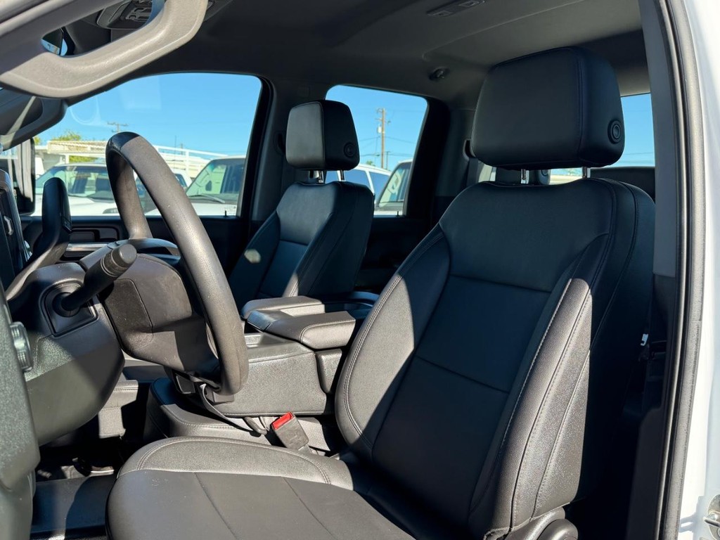 Chevrolet Silverado 2500HD Vehicle Full-screen Gallery Image 35