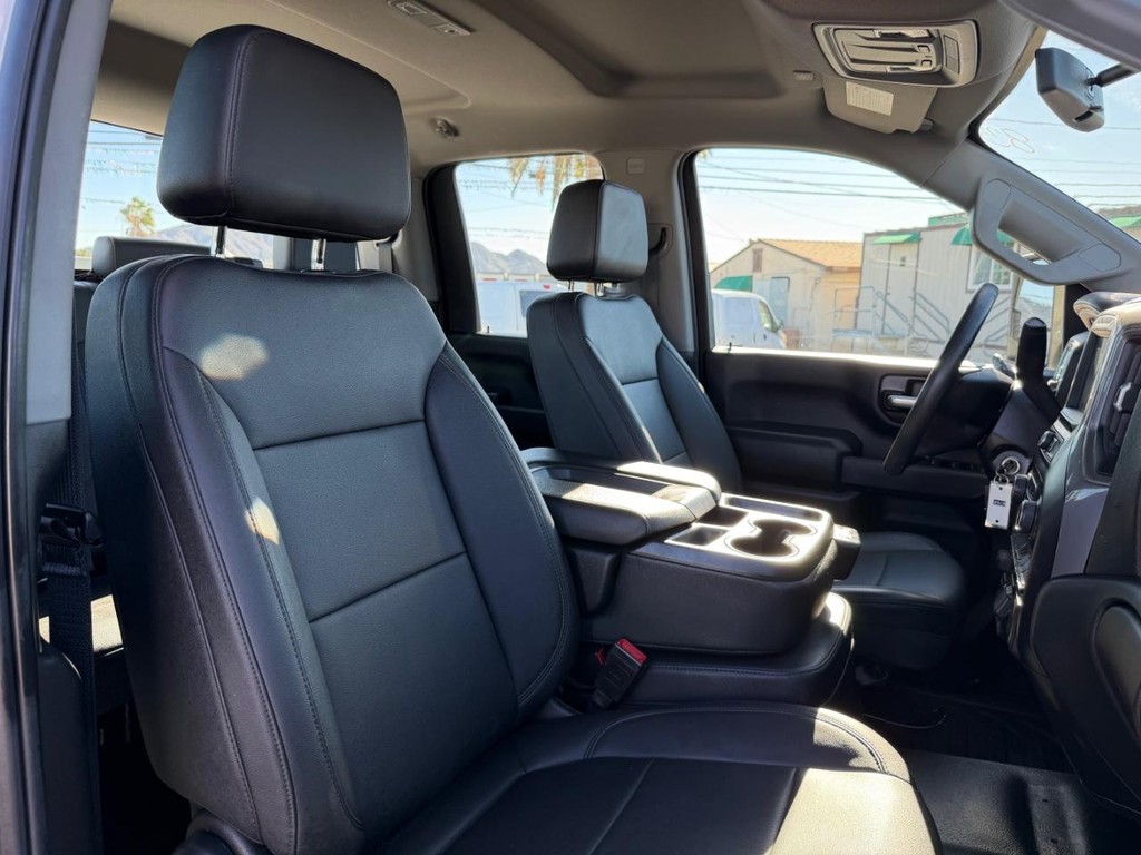 Chevrolet Silverado 2500HD Vehicle Full-screen Gallery Image 39