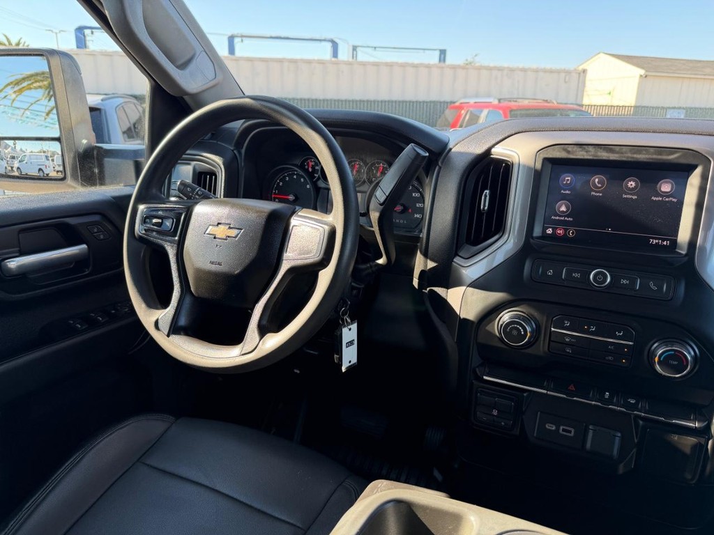 Chevrolet Silverado 2500HD Vehicle Full-screen Gallery Image 41