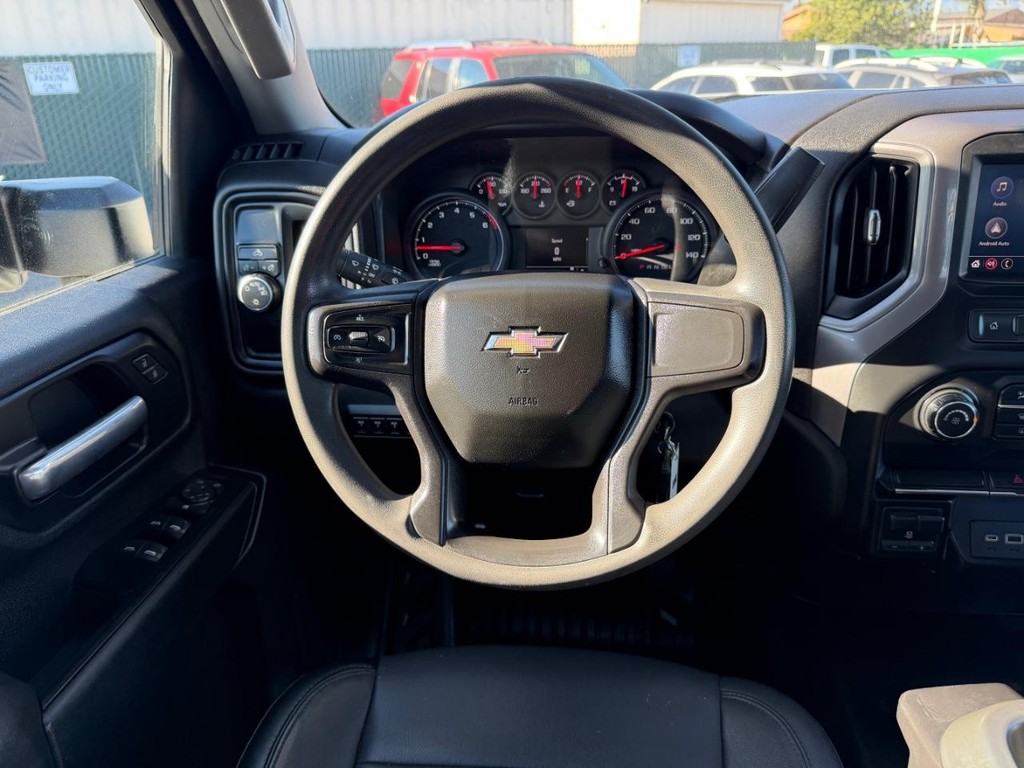 Chevrolet Silverado 2500HD Vehicle Full-screen Gallery Image 44