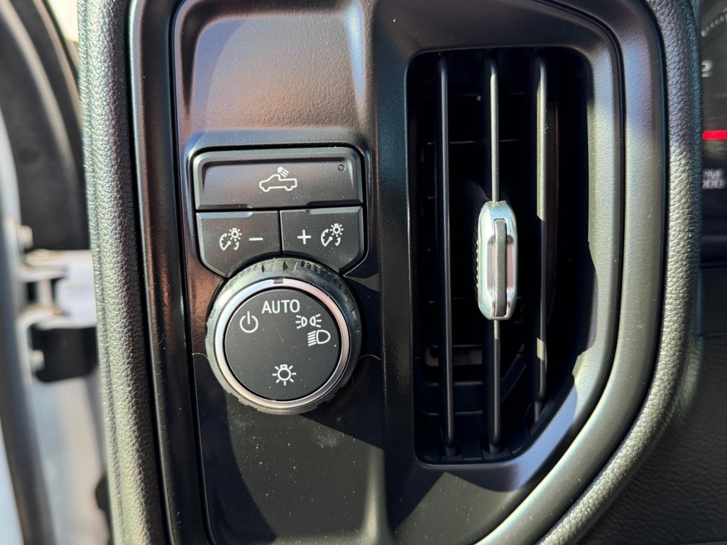 Chevrolet Silverado 2500HD Vehicle Full-screen Gallery Image 48