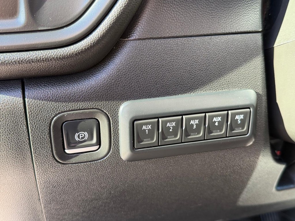 Chevrolet Silverado 2500HD Vehicle Full-screen Gallery Image 49