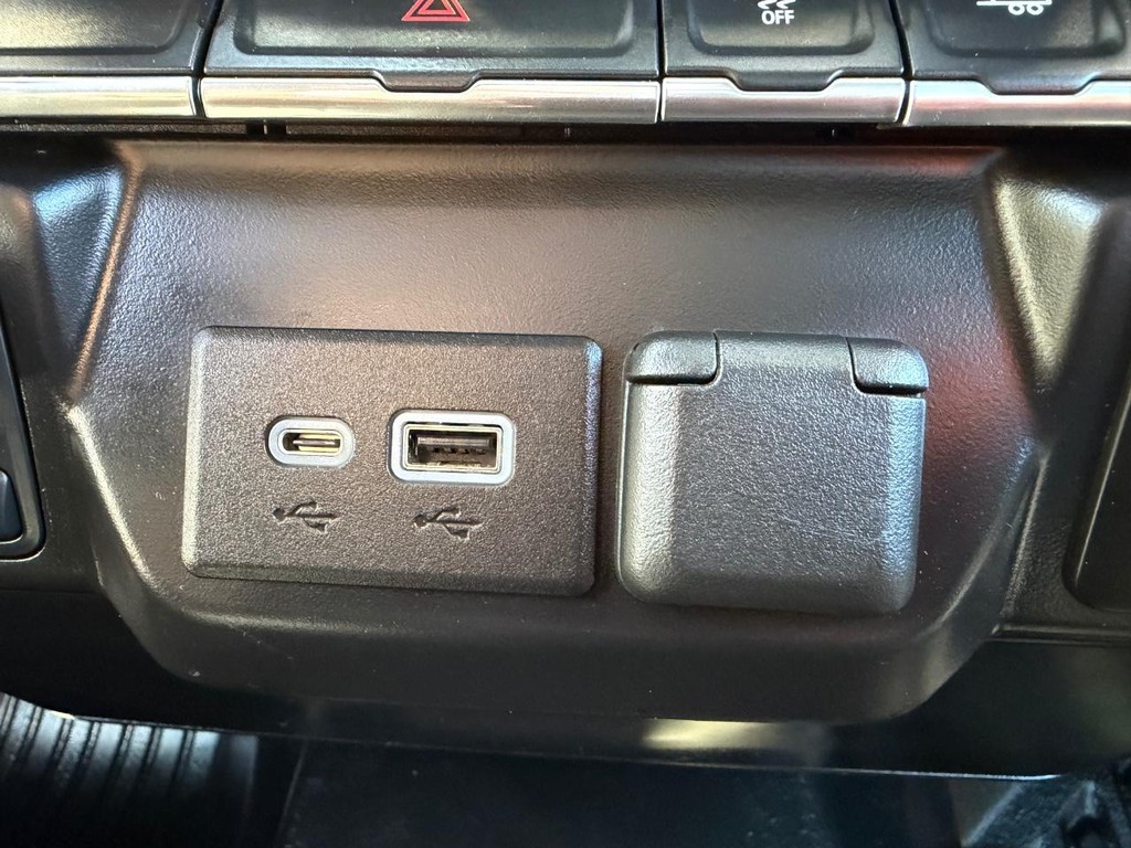 Chevrolet Silverado 2500HD Vehicle Full-screen Gallery Image 51