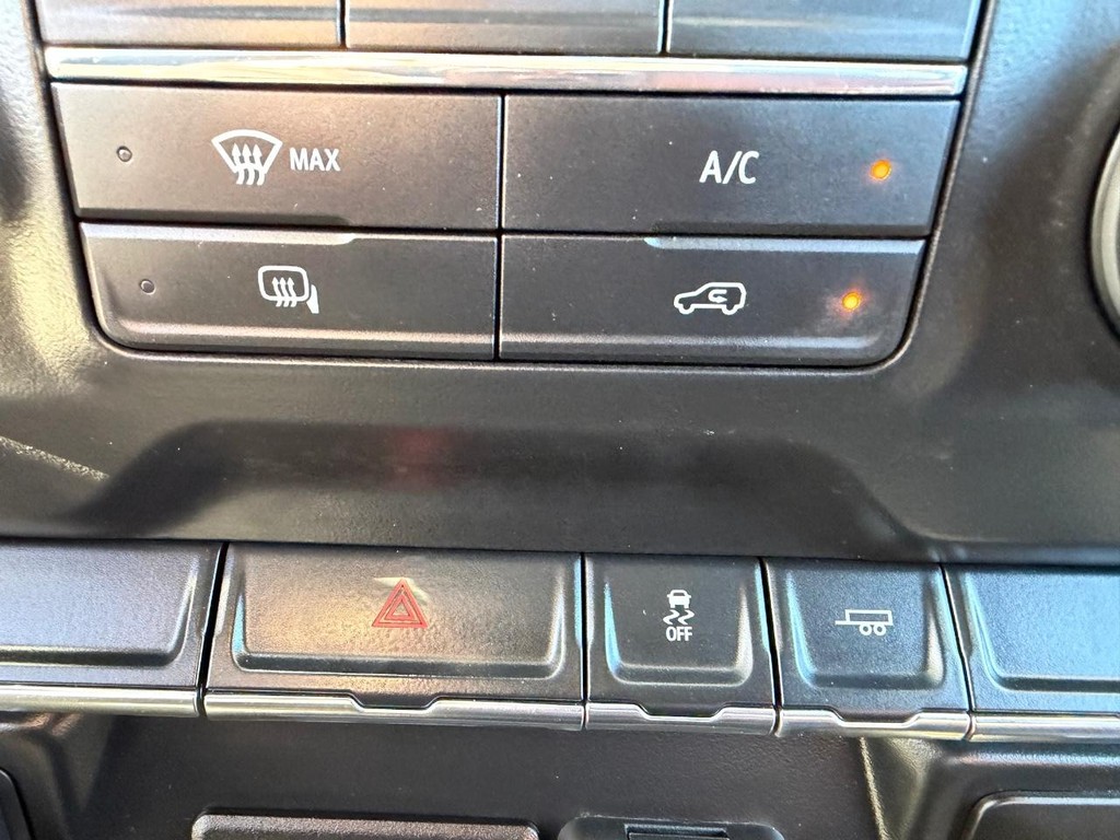 Chevrolet Silverado 2500HD Vehicle Full-screen Gallery Image 52