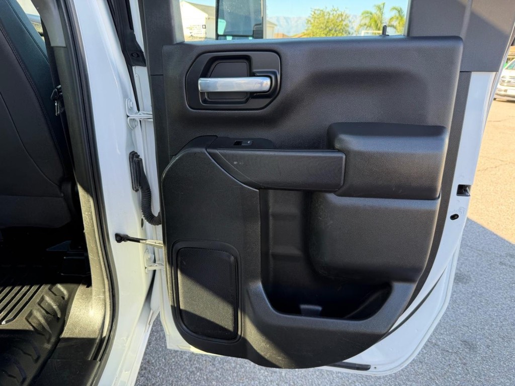 Chevrolet Silverado 2500HD Vehicle Full-screen Gallery Image 55