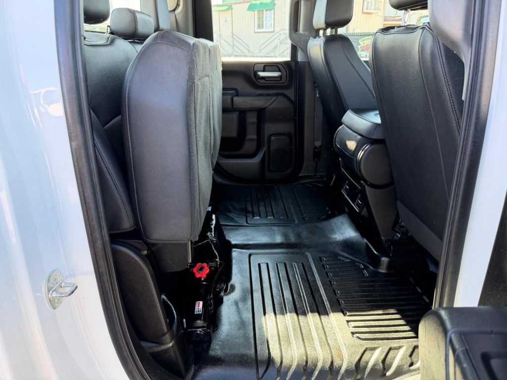 Chevrolet Silverado 2500HD Vehicle Full-screen Gallery Image 57