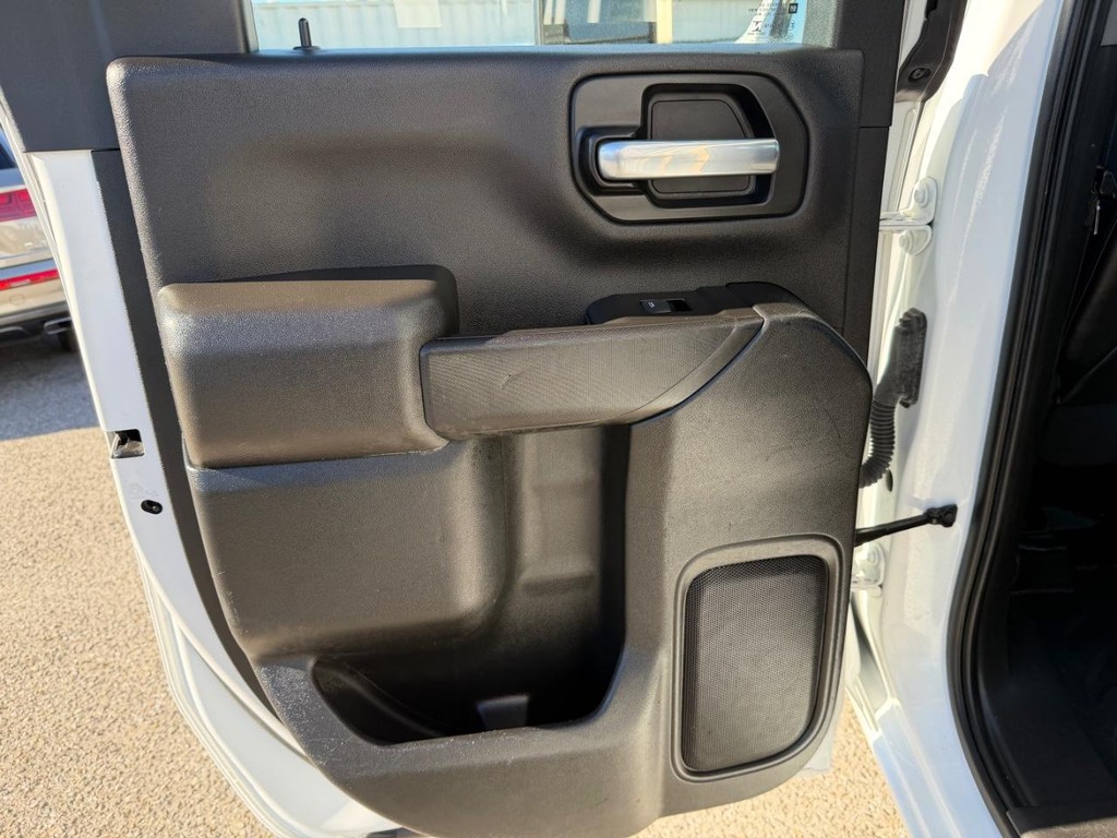 Chevrolet Silverado 2500HD Vehicle Full-screen Gallery Image 58