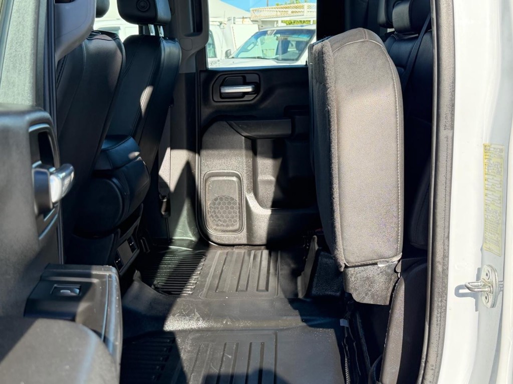 Chevrolet Silverado 2500HD Vehicle Full-screen Gallery Image 60