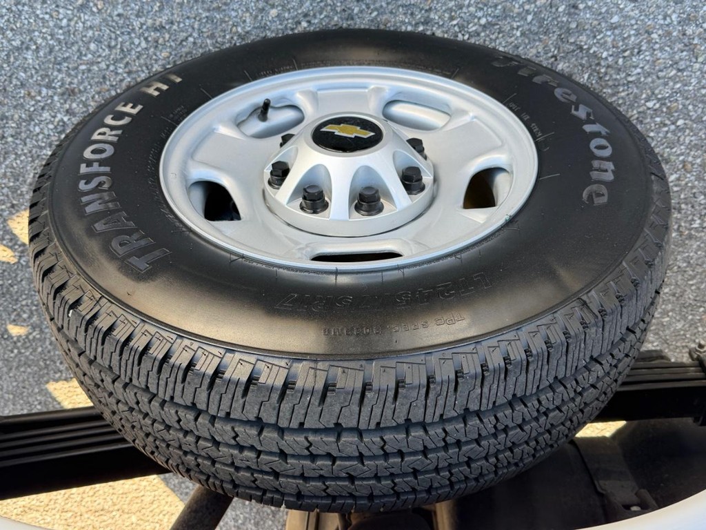 Chevrolet Silverado 2500HD Vehicle Full-screen Gallery Image 68