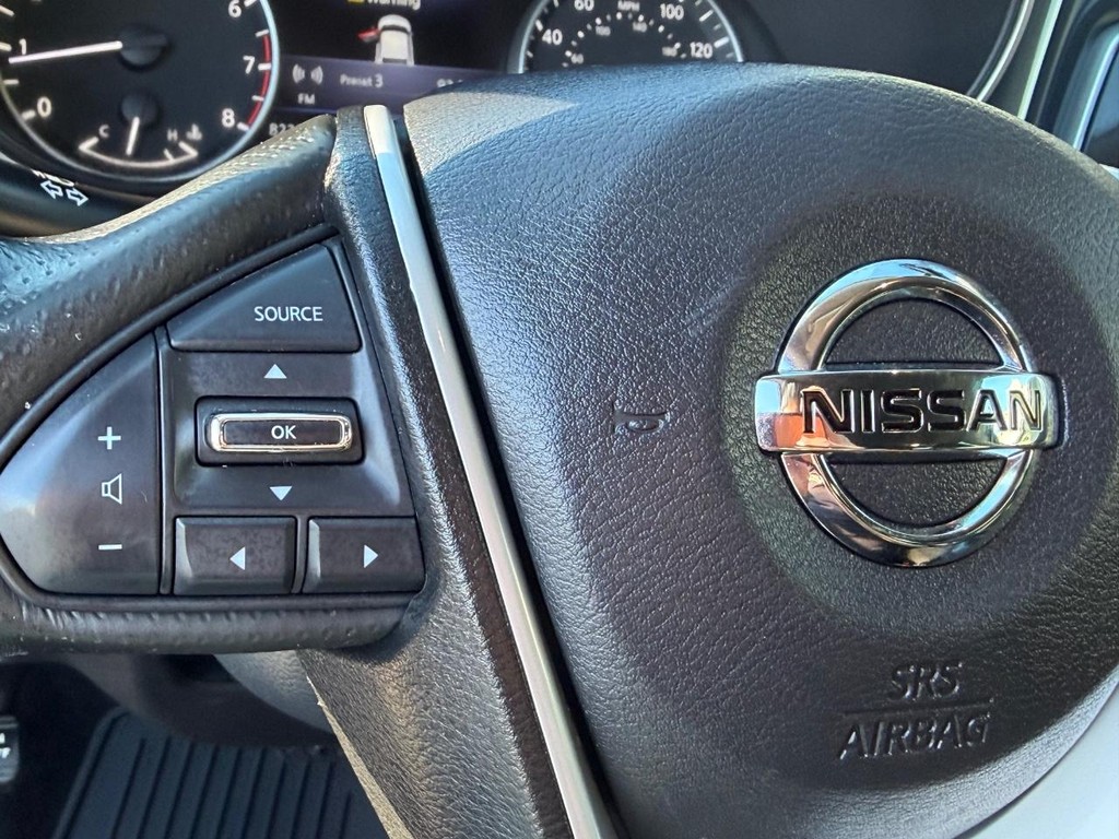 Nissan Maxima Vehicle Full-screen Gallery Image 28