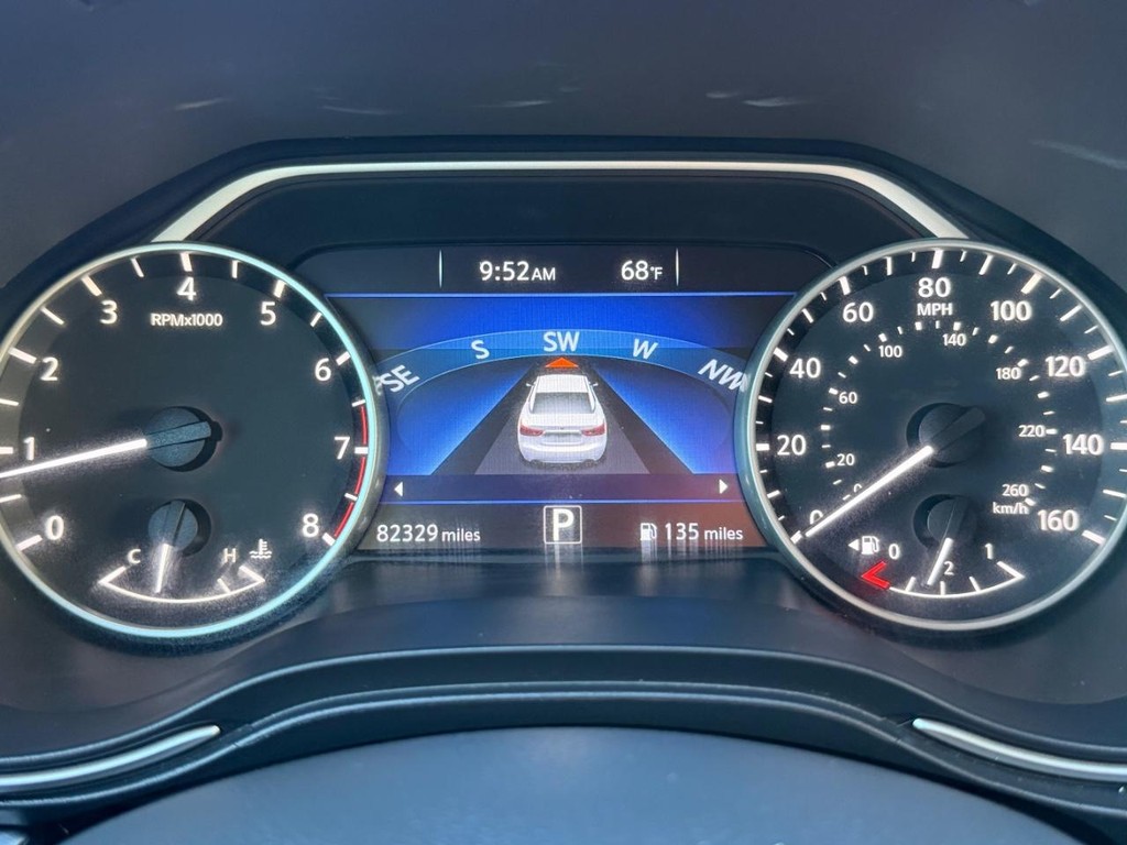 Nissan Maxima Vehicle Full-screen Gallery Image 30