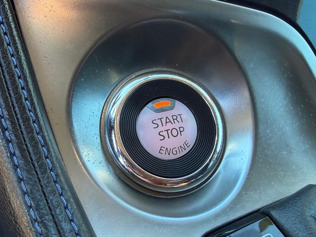 Nissan Maxima Vehicle Full-screen Gallery Image 33