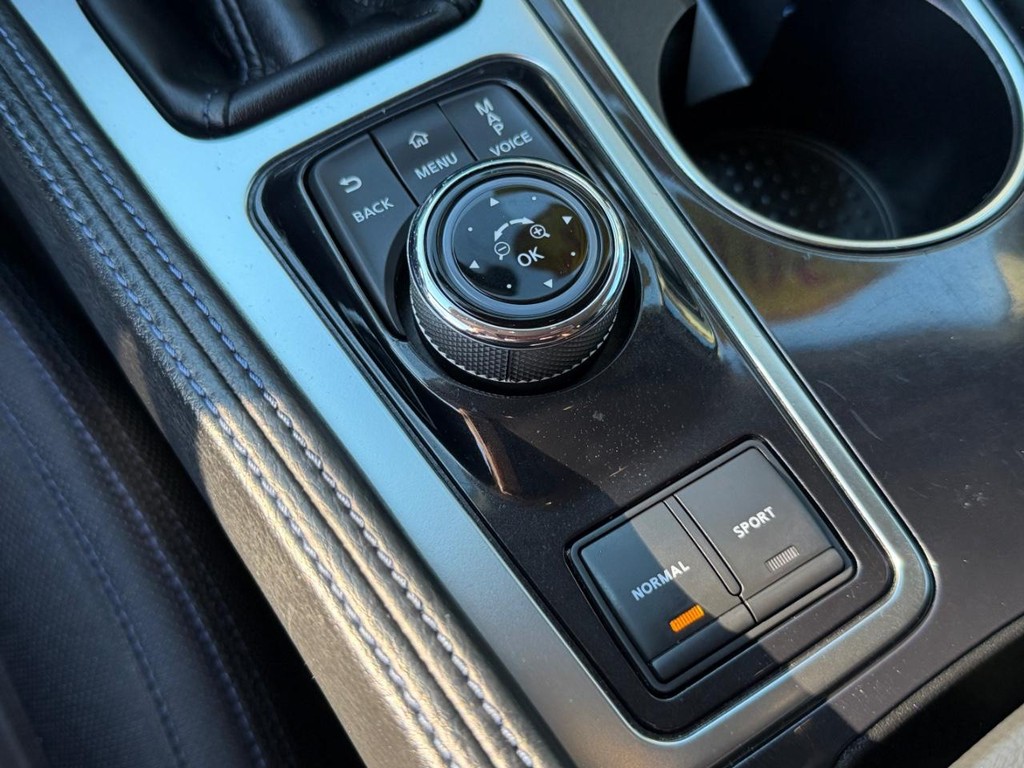 Nissan Maxima Vehicle Full-screen Gallery Image 34