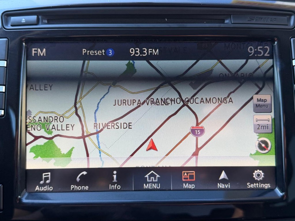 Nissan Maxima Vehicle Full-screen Gallery Image 35