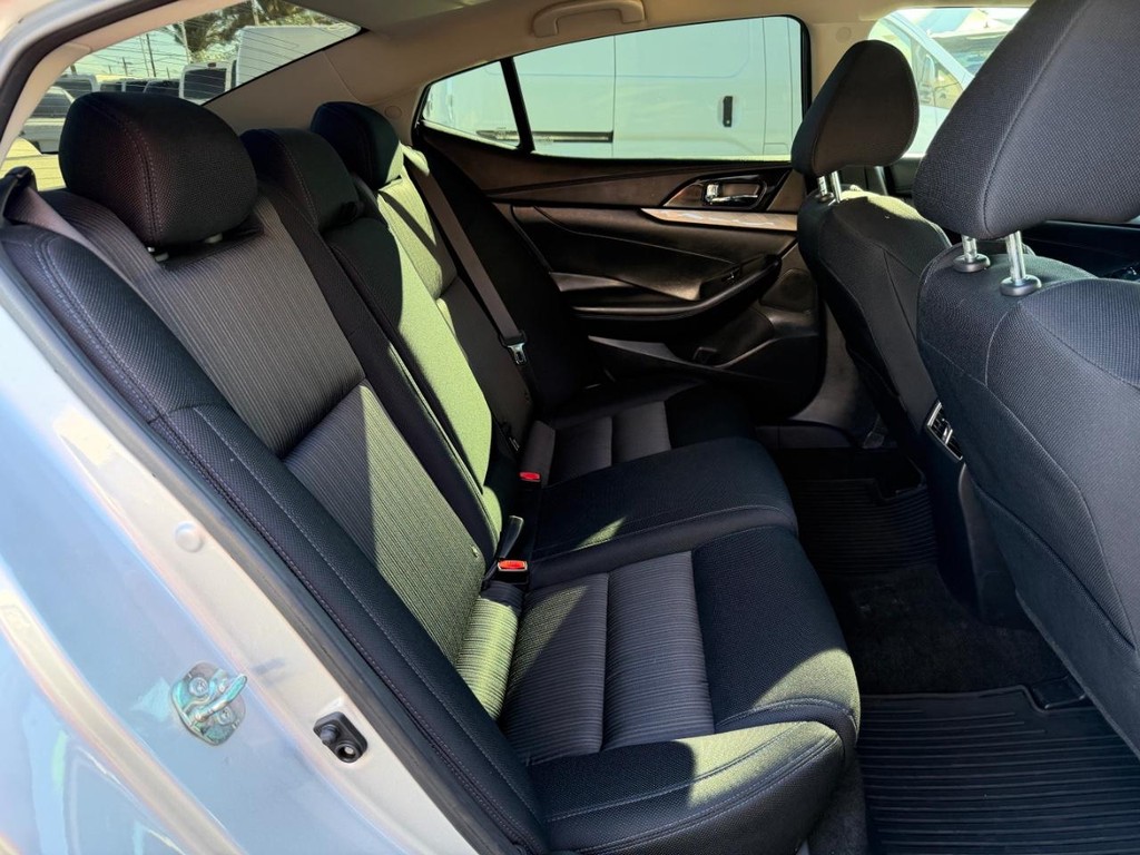 Nissan Maxima Vehicle Full-screen Gallery Image 40