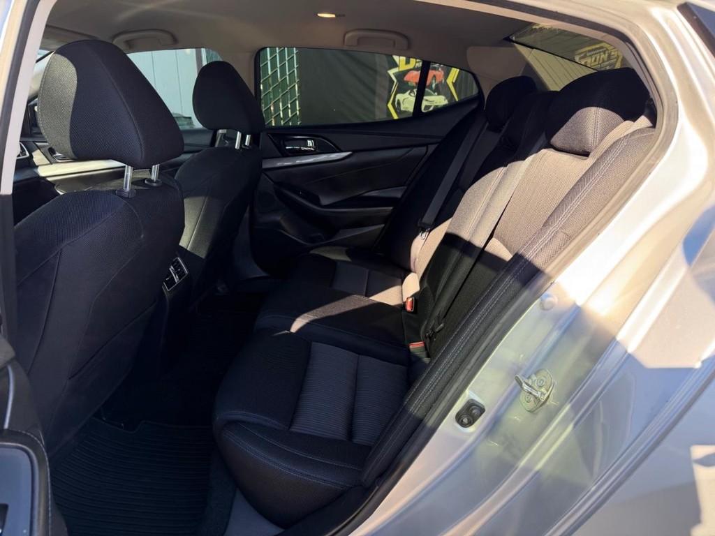 Nissan Maxima Vehicle Full-screen Gallery Image 42