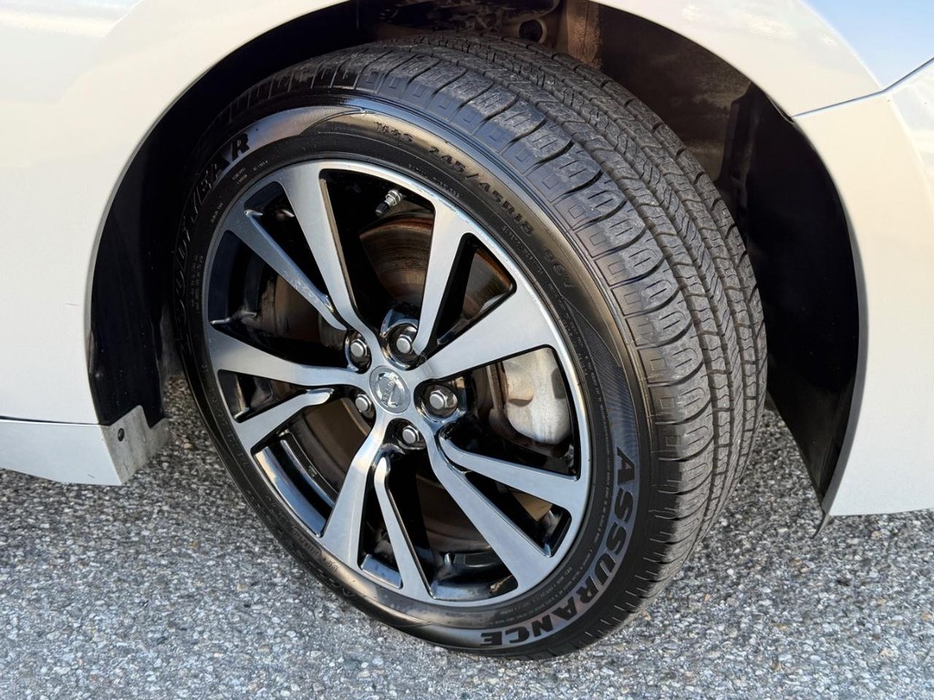 Nissan Maxima Vehicle Full-screen Gallery Image 44