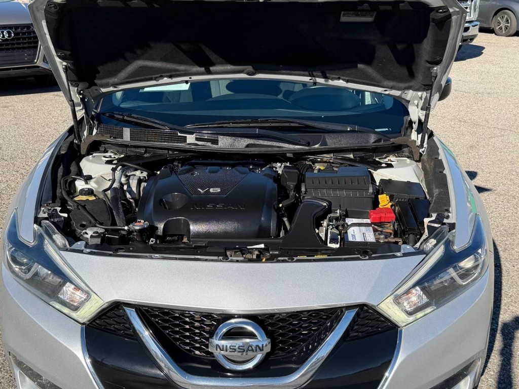Nissan Maxima Vehicle Full-screen Gallery Image 45