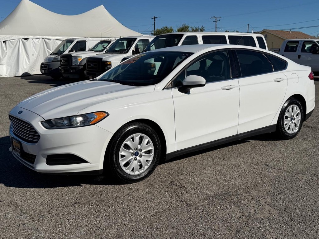 Ford Fusion Vehicle Full-screen Gallery Image 12