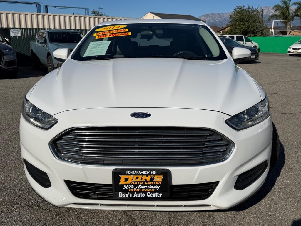 Ford Fusion Vehicle Full-screen Gallery Image 14